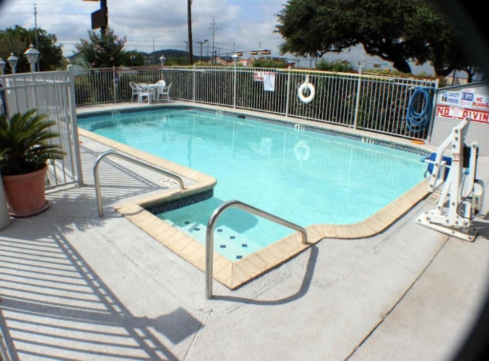 LoneStar Inn photo 9