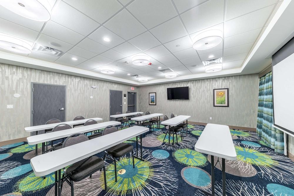 Hampton Inn & Suites Pryor photo 27