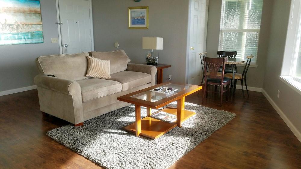 Oceanfront Inn at Shelter Cove photo 2