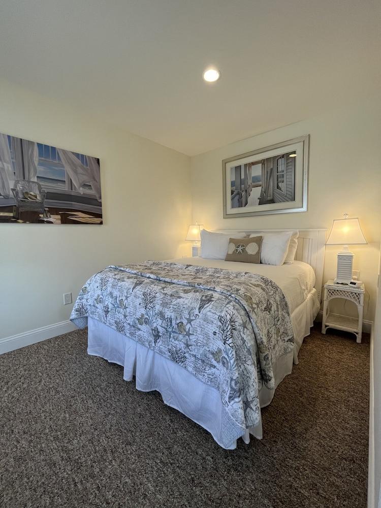Beach Breeze Inn photo 35