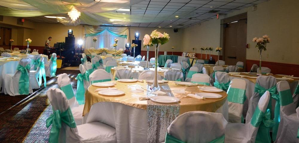 Columbus Grand Hotel & Banquet Center photo 23