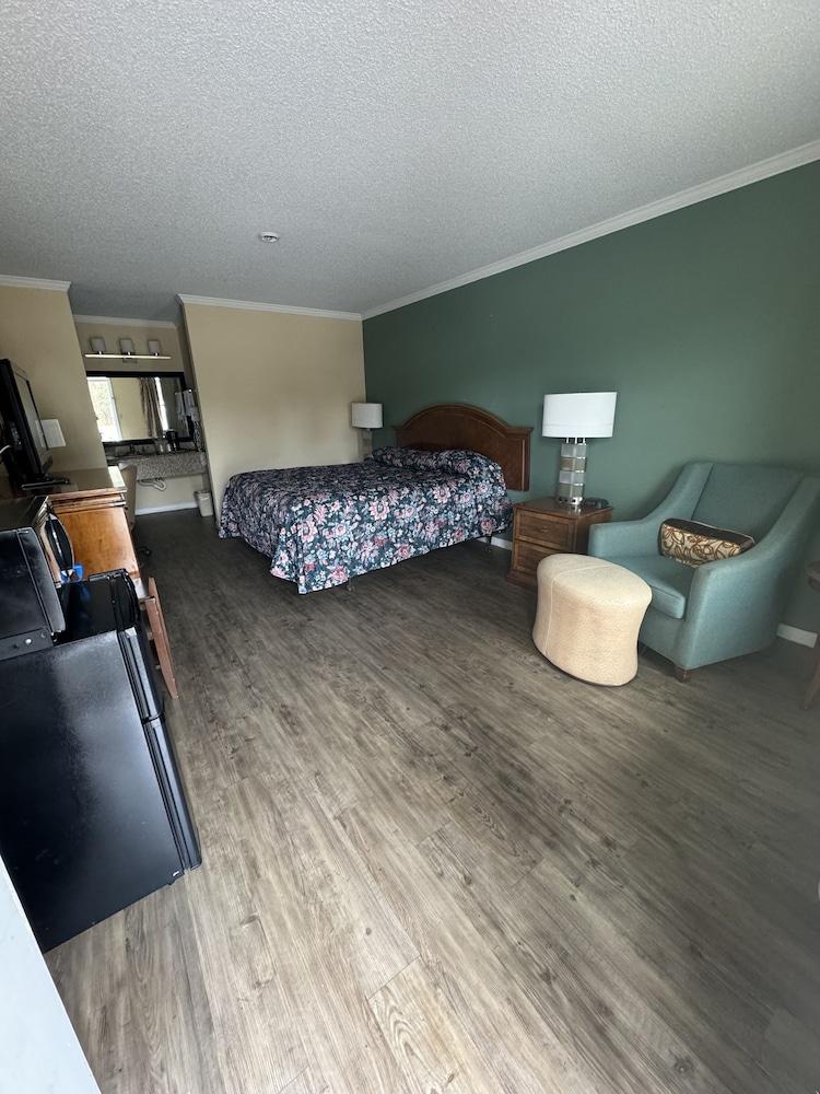 Colony Inn photo 7