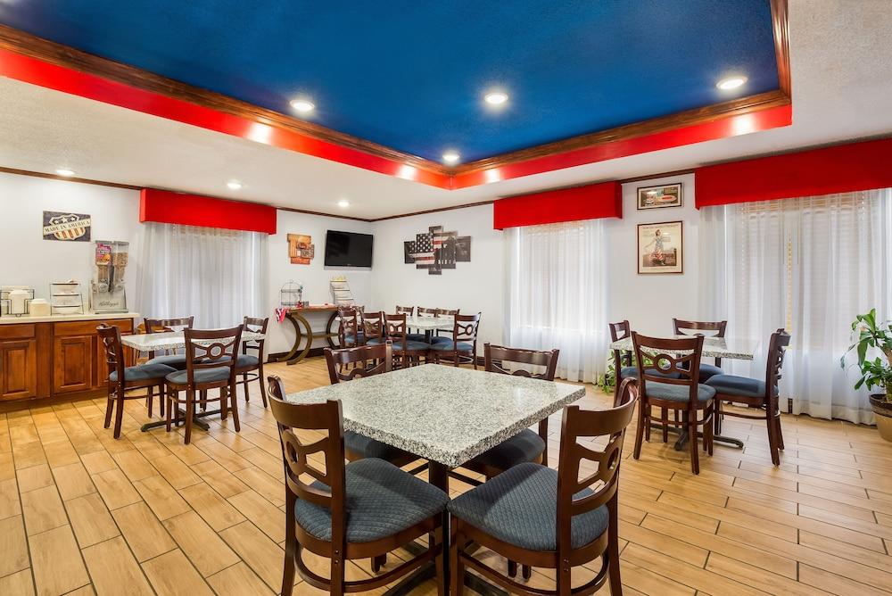 Hometown Inn photo 54
