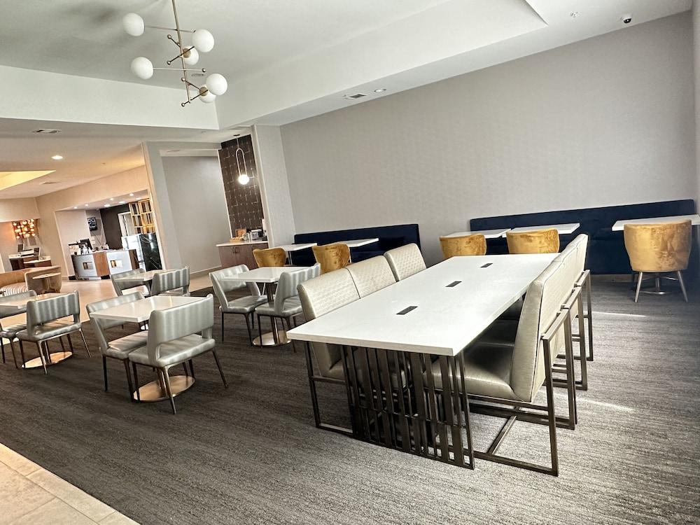 La Quinta Inn & Suites by Wyndham Decatur photo 37