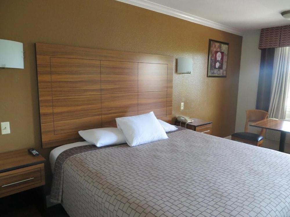 Palace Inn Wayside photo 17