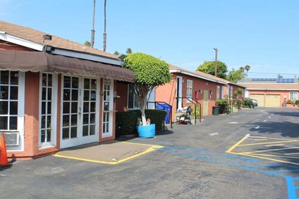 Oceanside Inn and Suites photo 44