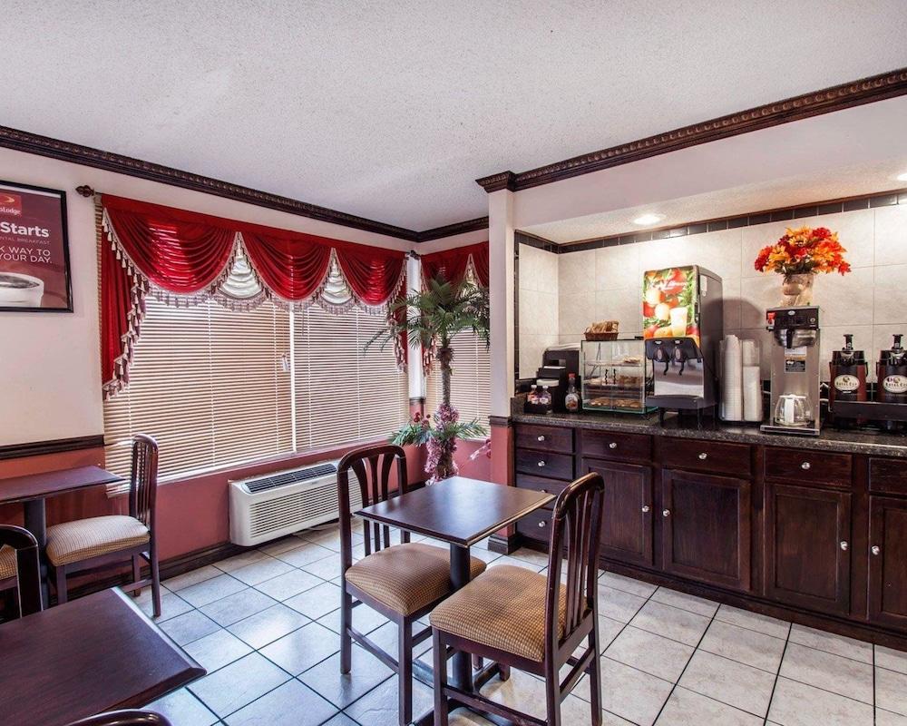 Econo Lodge Andalusia photo 55