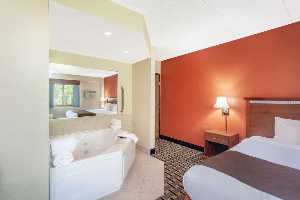 AmericInn by Wyndham Cloquet photo 14