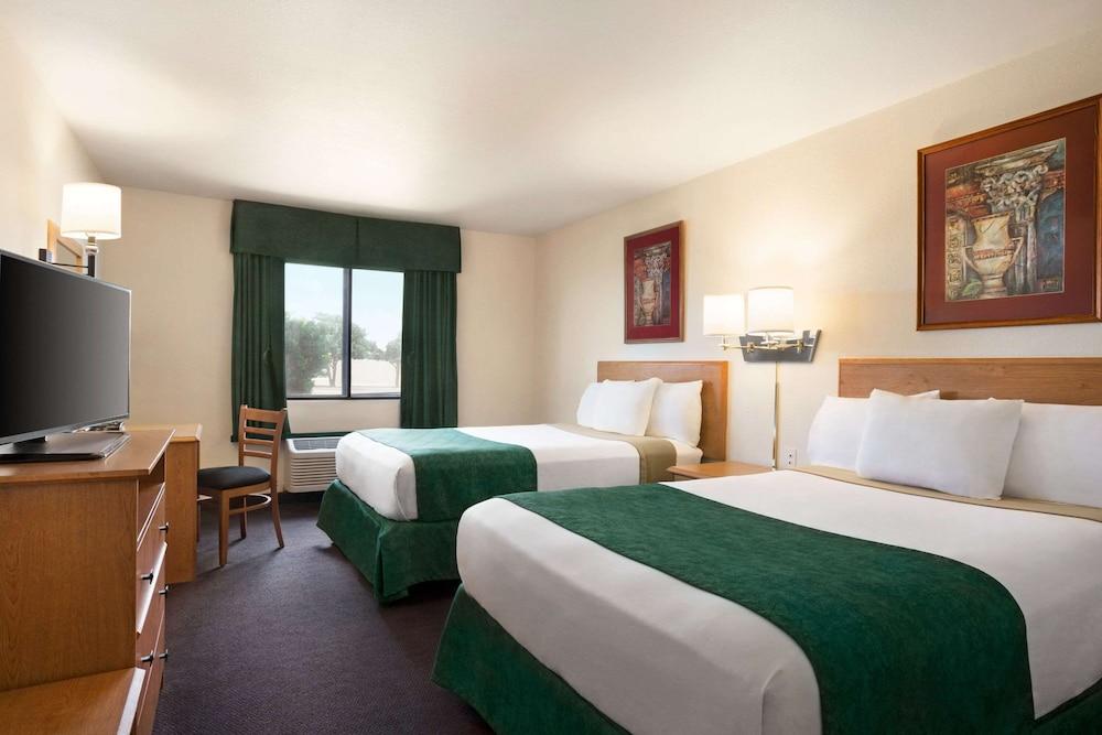 Travelodge by Wyndham Pecos photo 9