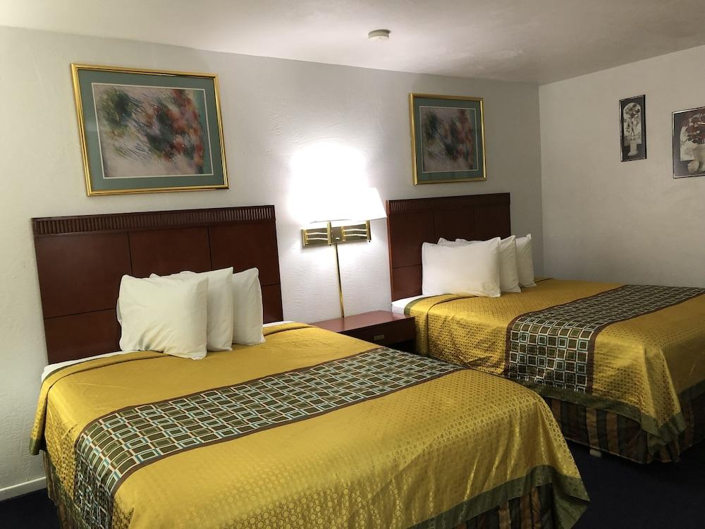 Best Budget Inn photo 28