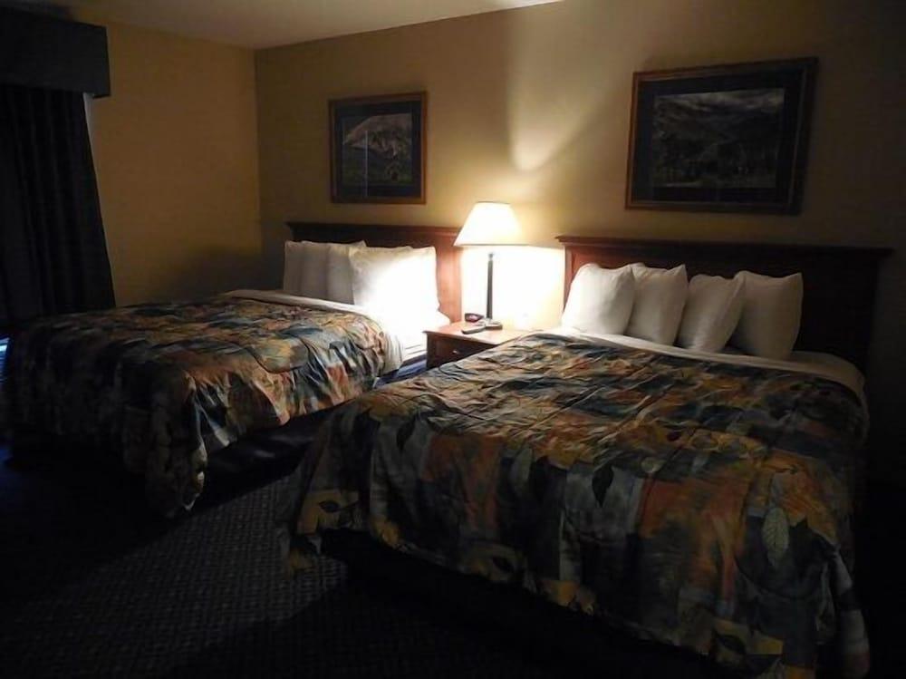 Blue Mountain Inn And Suites photo 16