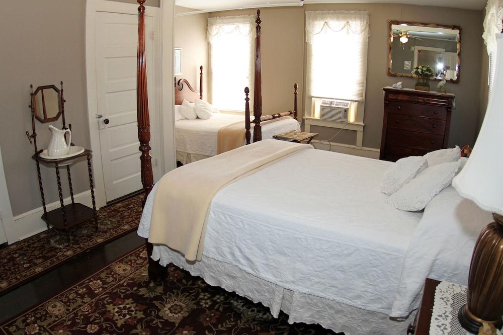 Jarrett House photo 6