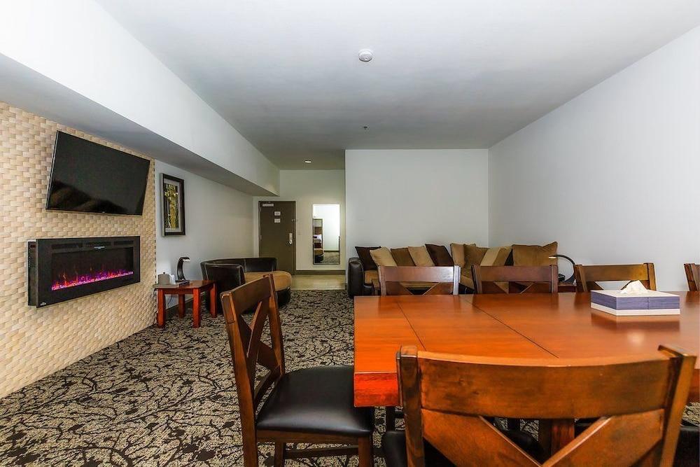 Regalia Hotel & Conference Center photo 27