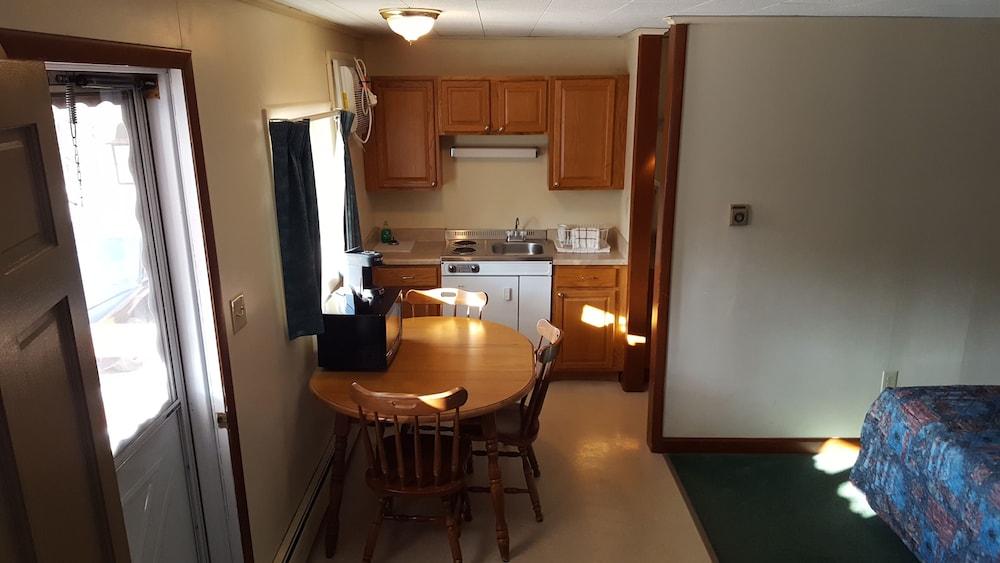 Riverbank Motel and Cabins photo 8