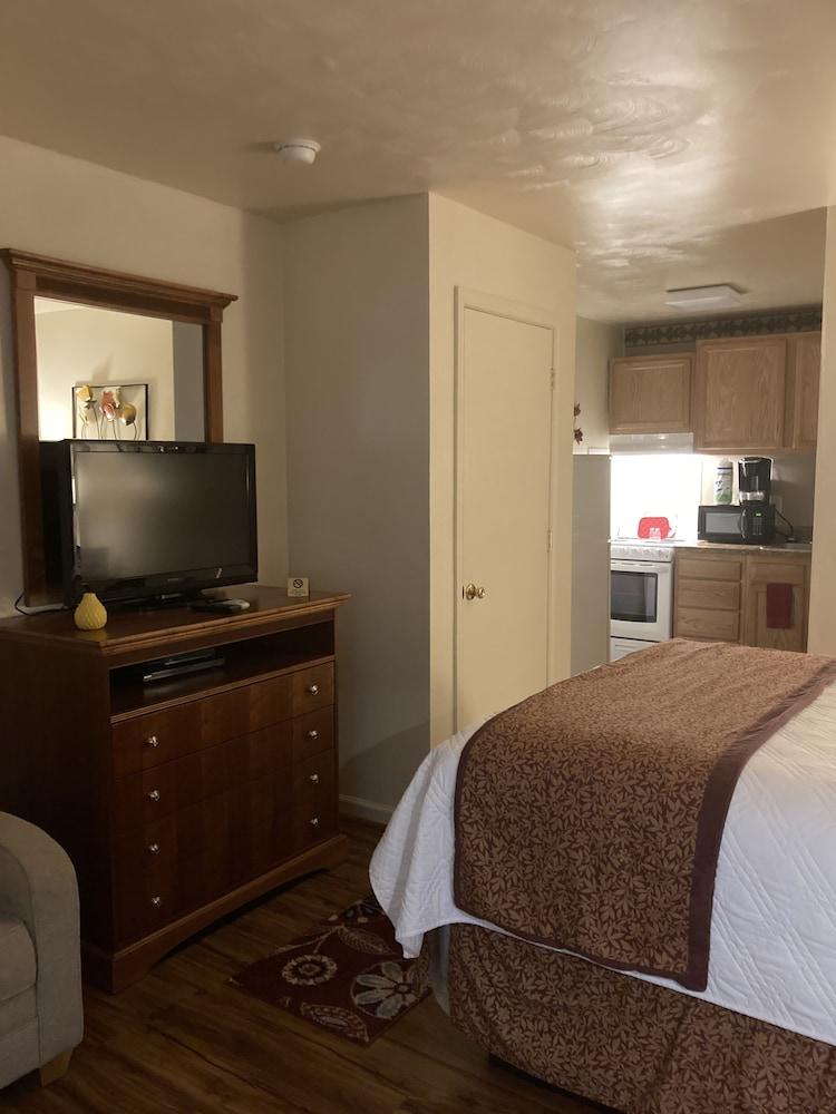 Affordable Corporate Suites - Lanford photo 32