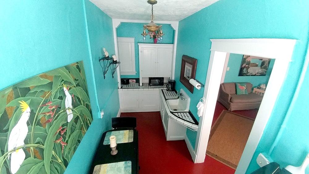 Historic Whiting Hotel Suites photo 3