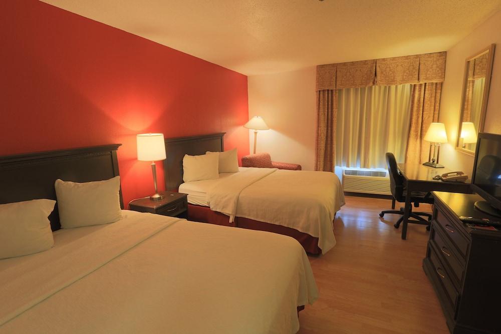 Days Inn by Wyndham Calumet Park photo 5