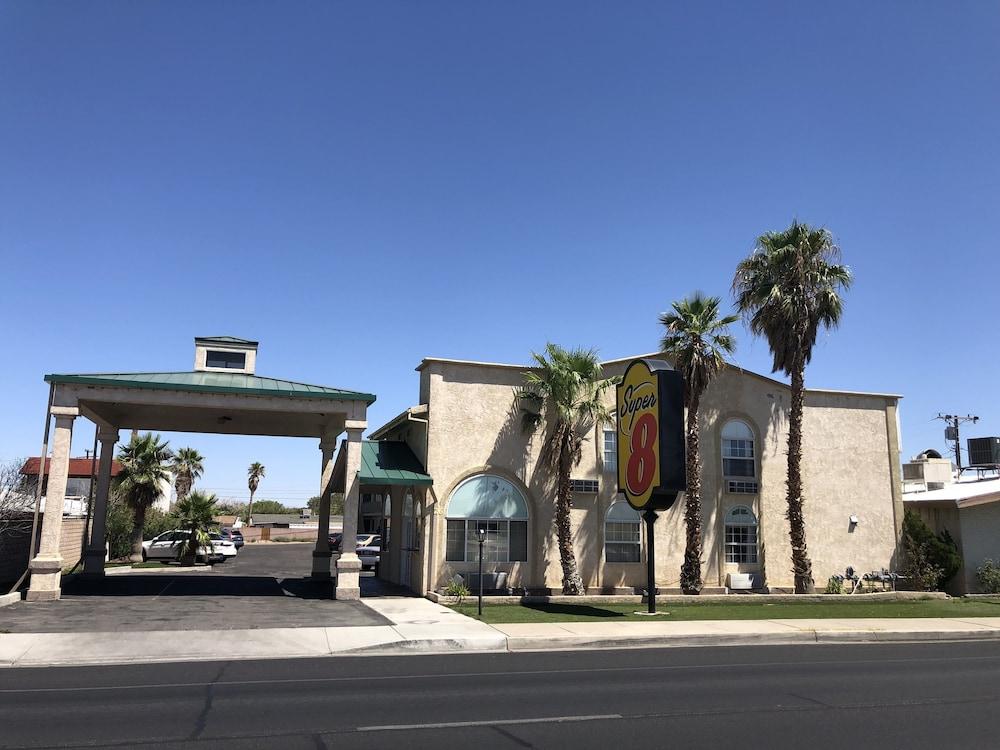 Super 8 by Wyndham Ridgecrest photo 12