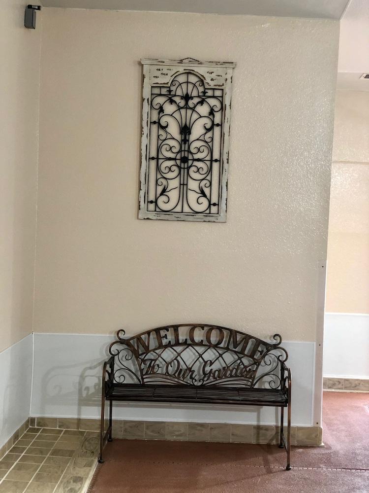 Quality Inn & Suites Hendersonville - Flat Rock photo 63