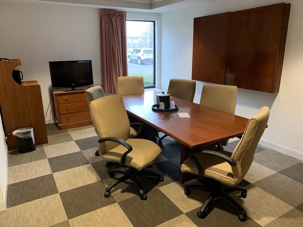 Comfort Inn & Suites Mt. Holly - Westampton photo 27