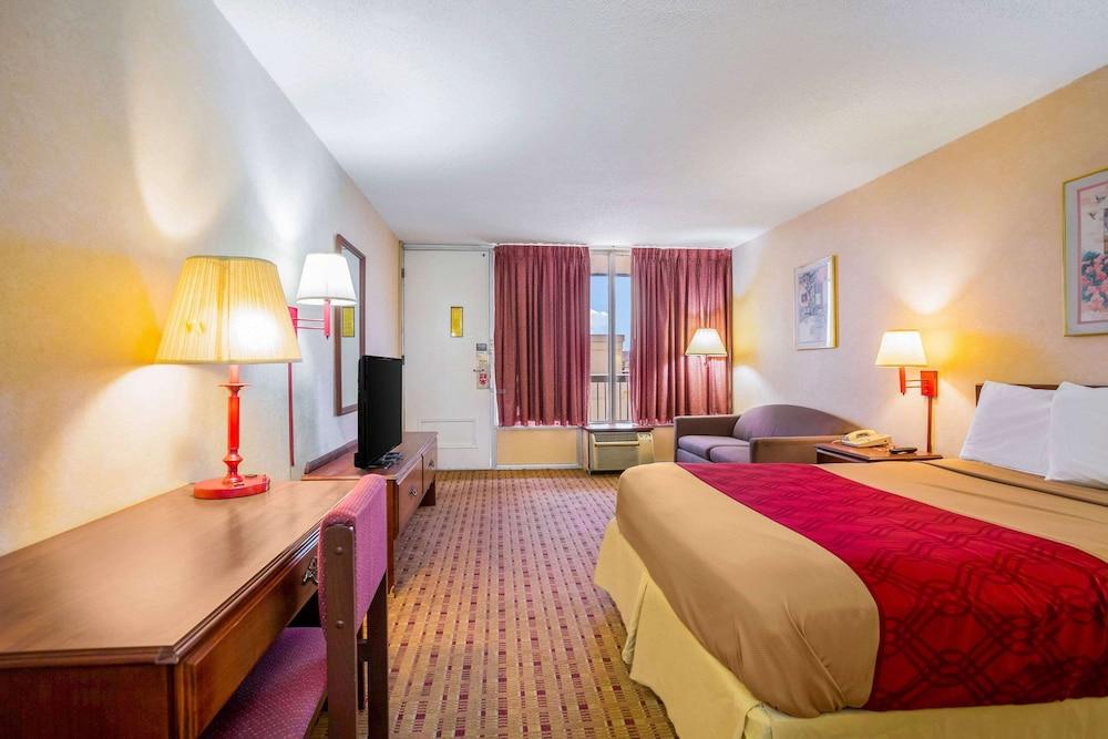 Econo Lodge Cave City photo 49