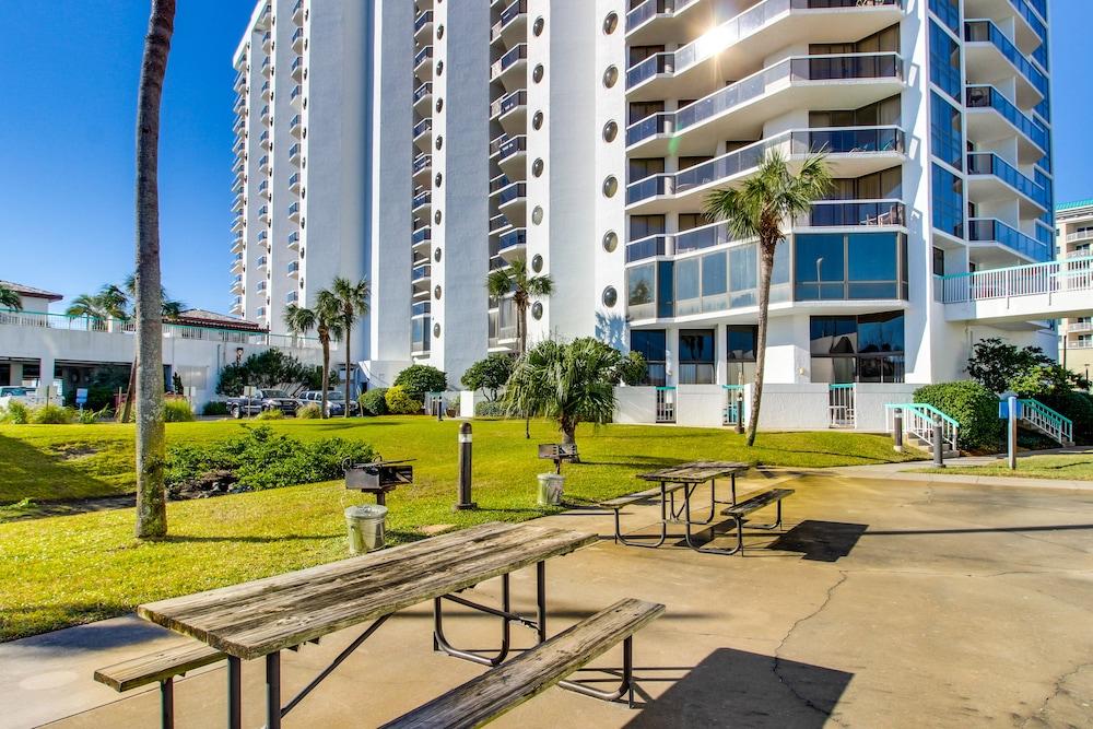 Surfside Resort photo 40