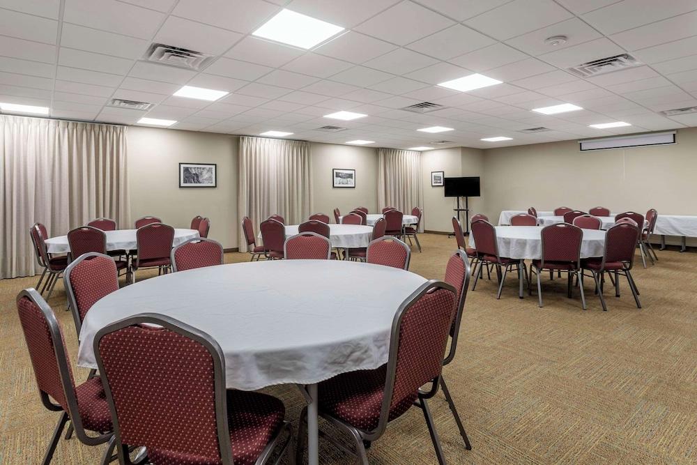 MainStay Suites Bowling Green North photo 10