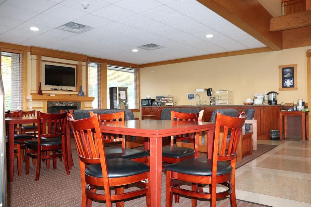 Prairie Inn and Suites Holmen/La Cross photo 25