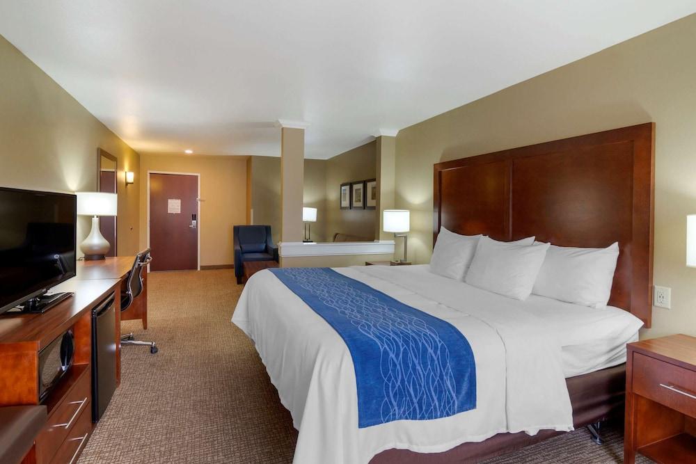 Comfort Inn & Suites Mandan - Bismarck photo 17