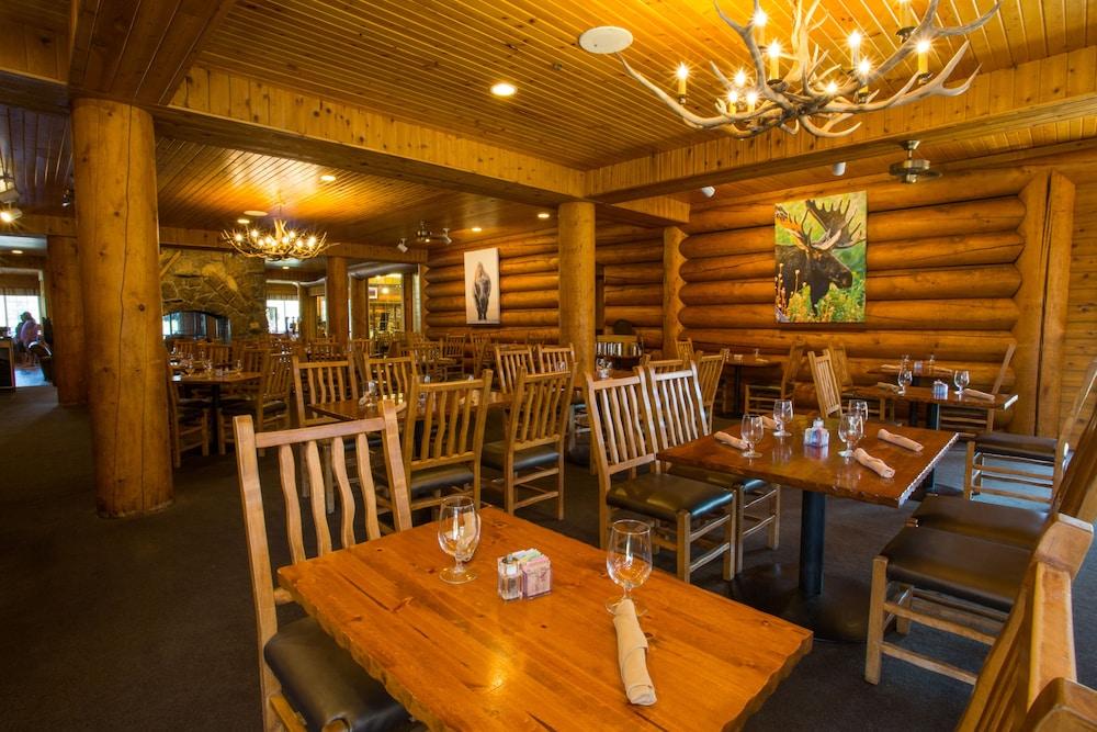 Headwaters Lodge & Cabins at Flagg Ranch photo 21