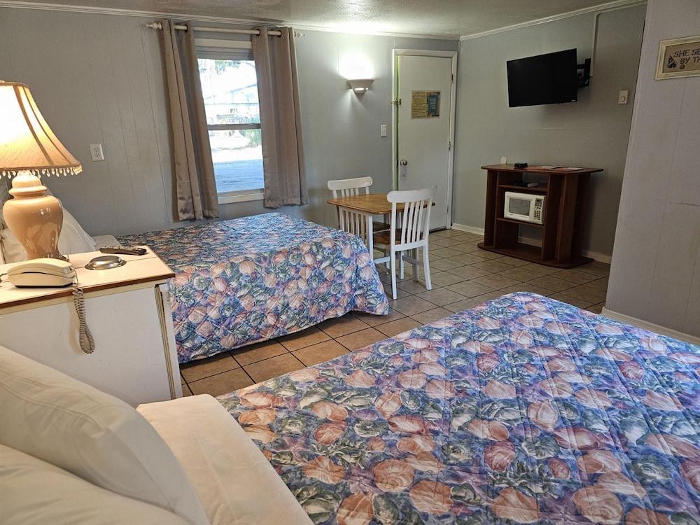 Captain's Cove Motel photo 8