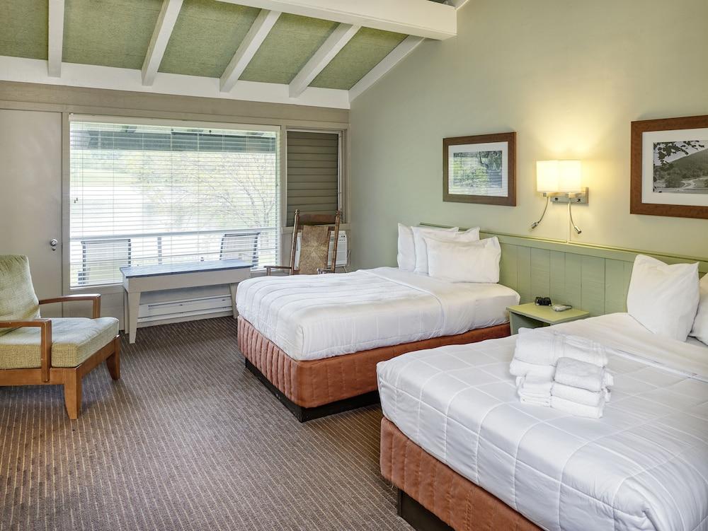 Peaks of Otter Lodge photo 3