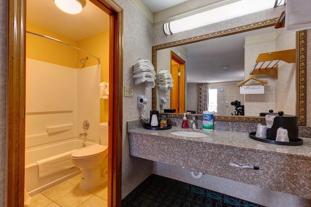 Deluxe Inn Fayetteville - I-95 Exit 49 photo 54