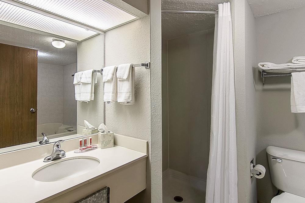 Econo Lodge photo 9