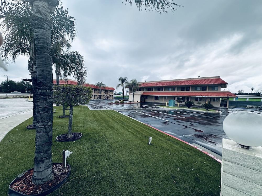 Americas Best Value Inn Calimesa photo 25