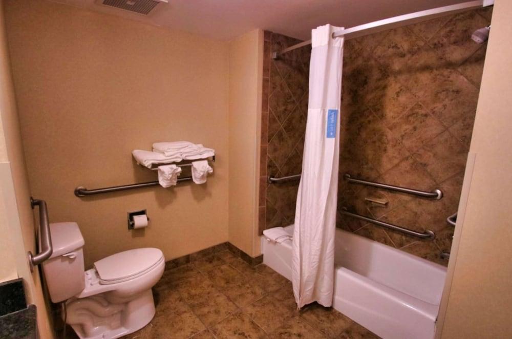 Hampton Inn & Suites Jacksonville - Beach Blvd/Mayo Clinic photo 34