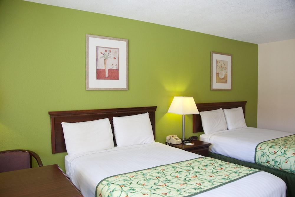 Days Inn by Wyndham DeFuniak Springs photo 3