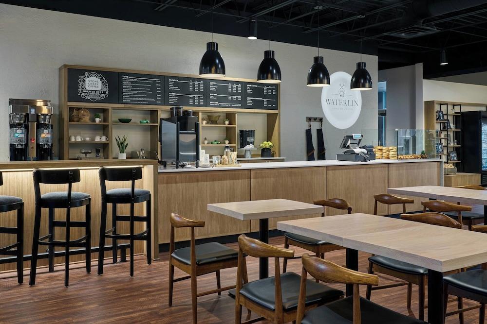 Delta Hotels by Marriott Milwaukee Northwest photo 2