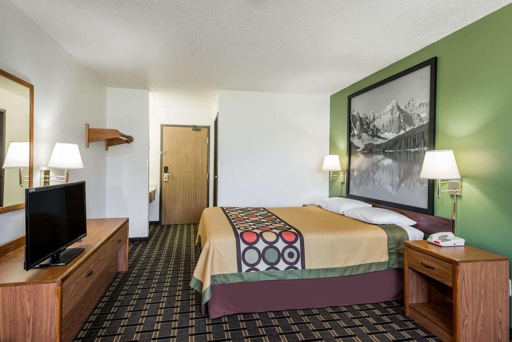 Super 8 by Wyndham Coshocton Roscoe Village photo 4