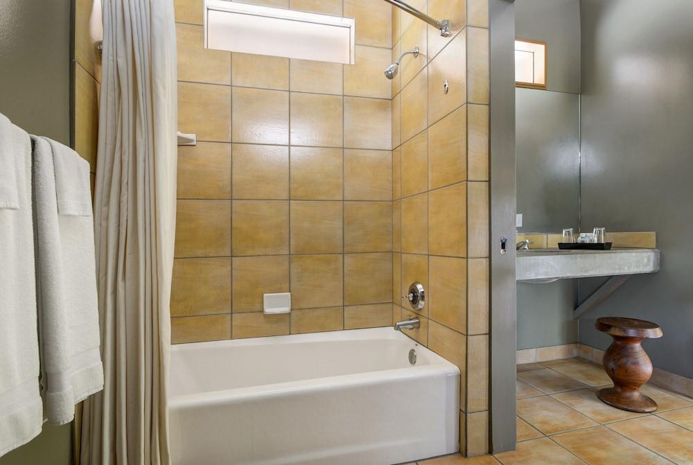 Desert Pearl Inn photo 17