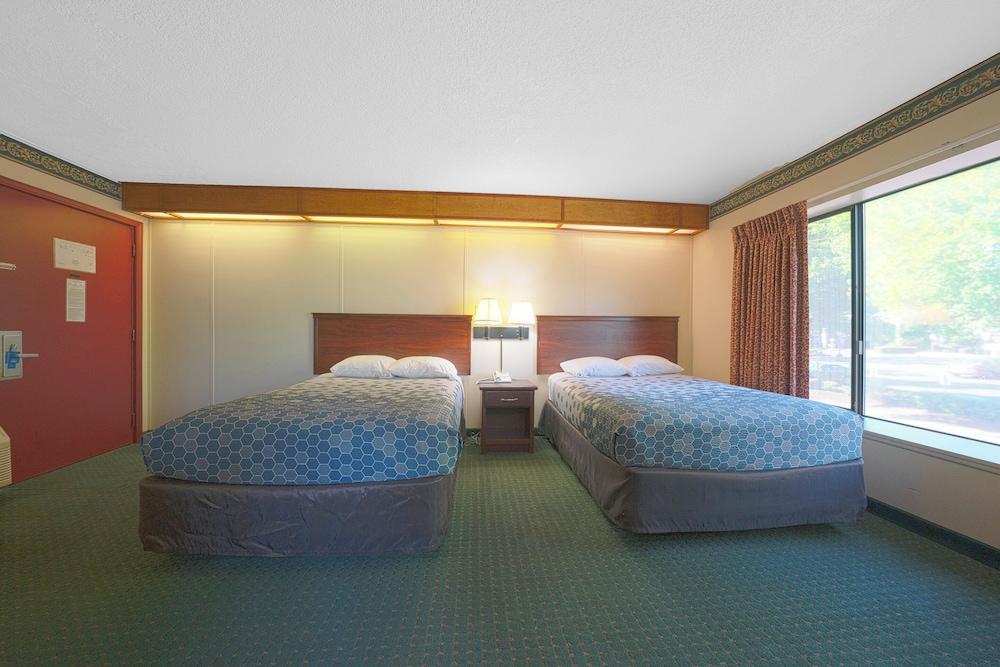 Broadway Inn photo 12