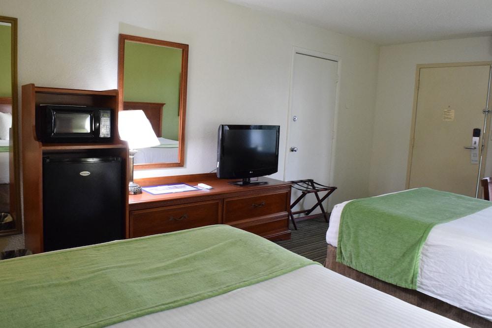 Ramada by Wyndham Savannah Gateway photo 5