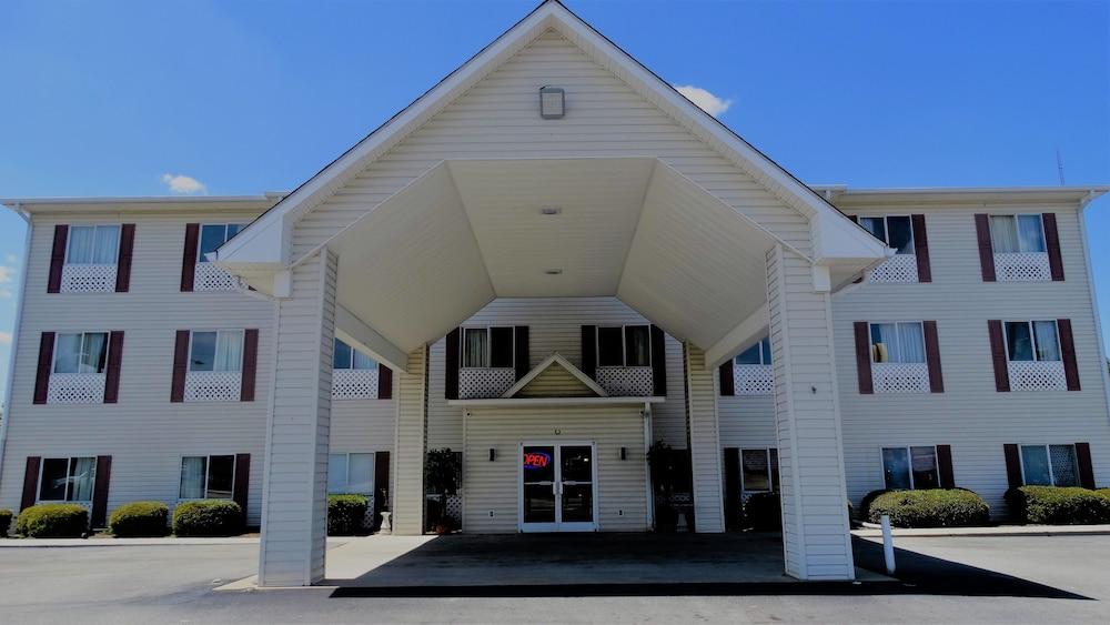 Oak Tree Inn & Suites photo 2