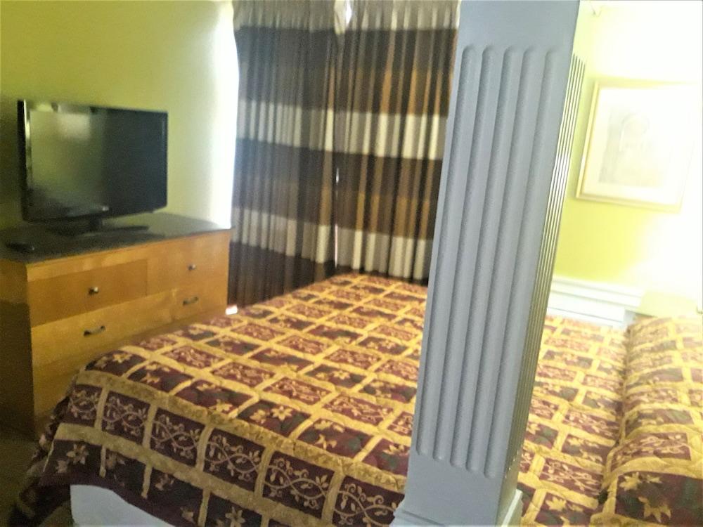 Madison Inn and Suites photo 22