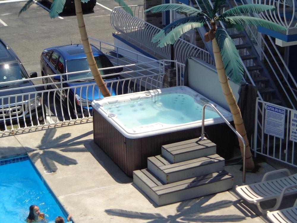 Quarterdeck Motel photo 5