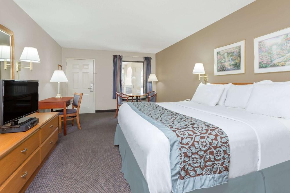 Days Inn by Wyndham Elberton photo 5