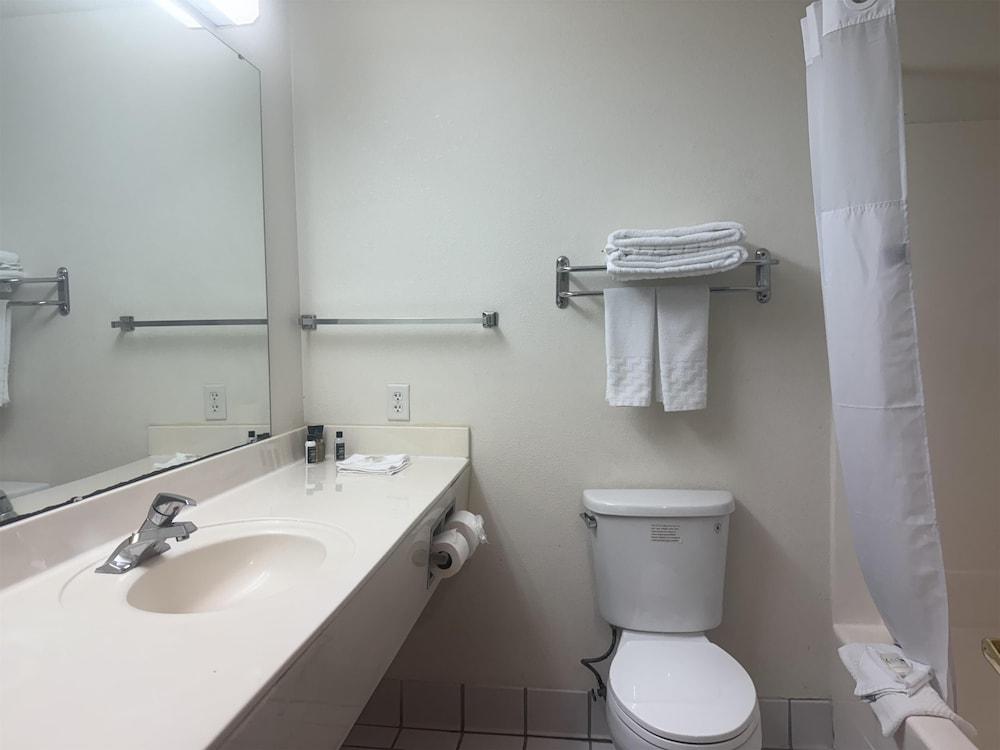 Surestay By Best Western Obetz Rickenbacker Airport photo 2