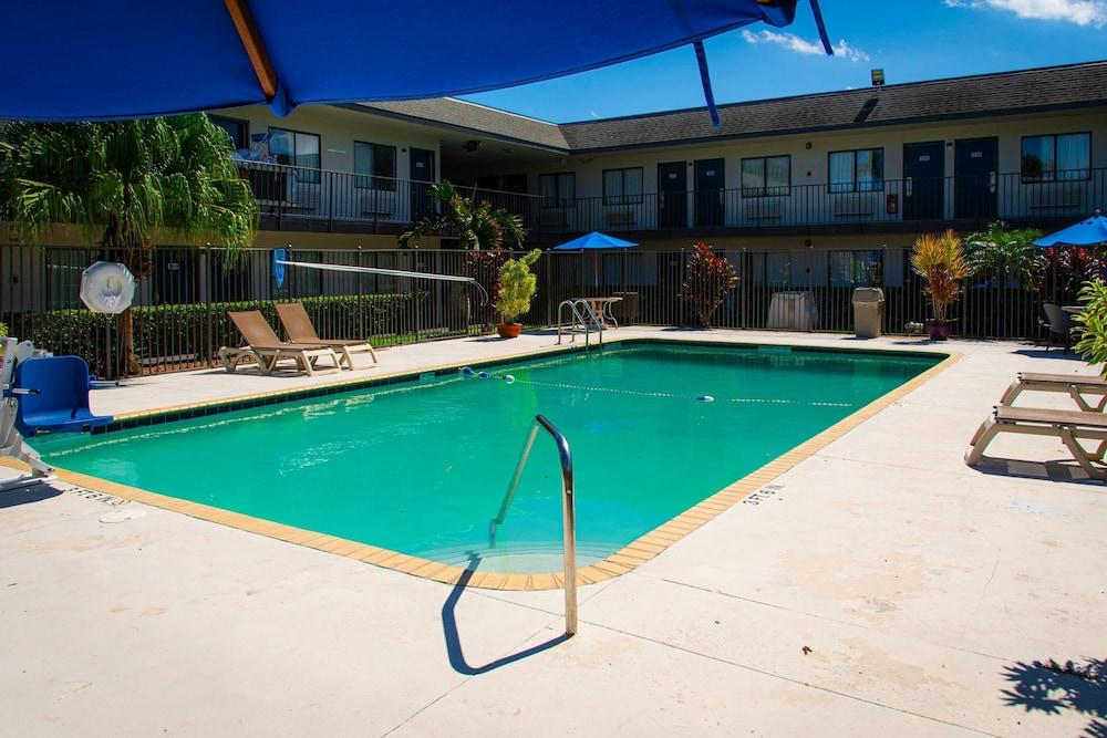 Motel 6 Lantana, FL photo 39