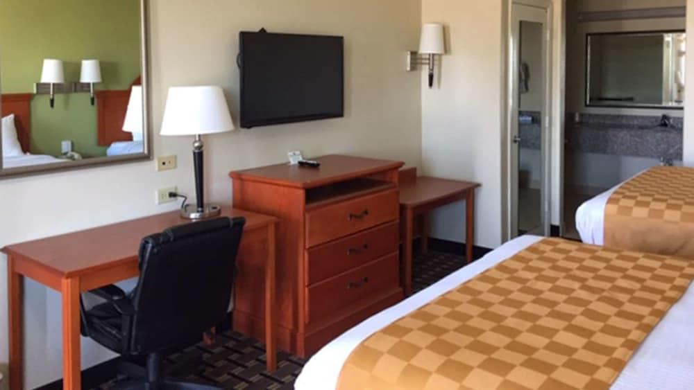 Motel 6 Tyler, TX photo 17
