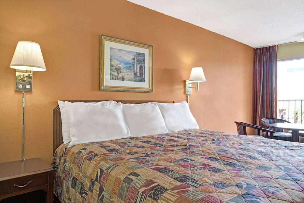Days Inn by Wyndham Benson photo 8